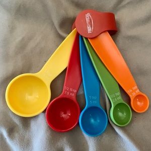 Plastic measuring spoon set